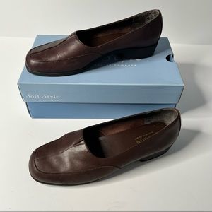 Hush Puppies Soft Style Brown Flat Shoes - Size 9
